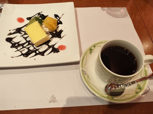 ���߂̃f�U�[�g_���؃A�[�o���z�e��