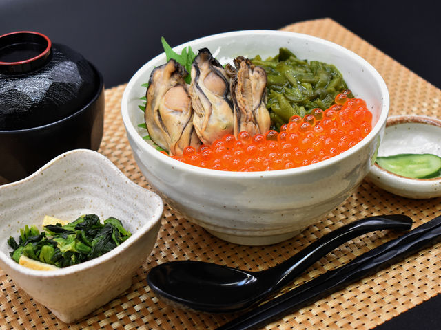 �O���̍ō����̃C�N���ƁA���O���c�ō̂ꂽ�J�L�Ȃǂ��g�b�s���O�����Ŕ��j���[�u���������v_���̉w���c����