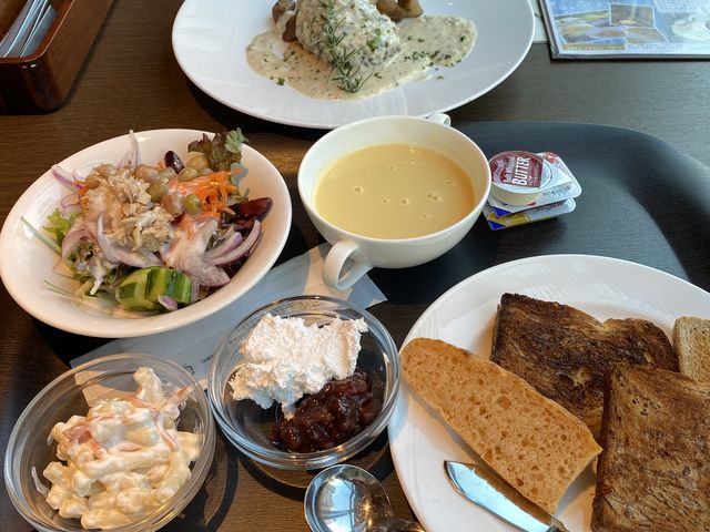 ���C�������̃n���o�[�O_�J�t�F�J�i�� 1610�^�z�e��JAL�V�e�B���É� �� 2F