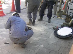 �T���v������̓s�c��]�ː� ���z�\�ԉw�ւ̓��e�ʐ^1