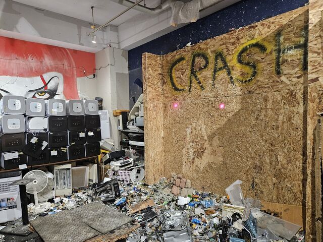 独特な世界観で没入して楽しめます_CRASH BOX(クラッシュボックス)