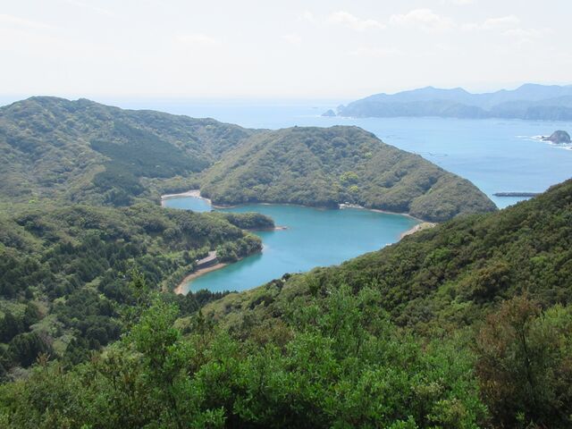 ���A�X���C�݂̕��G�Ȕz�u�̂��܂��́u�����炬�r�v_�����炬�r