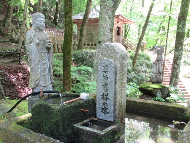 ��t�E�g�˂̐��F��t���ƕ��ꓰ�̊Ԃɂ���_����������