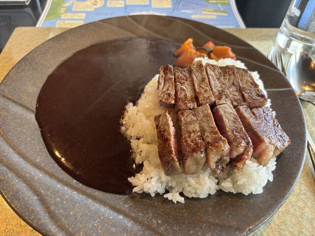 船内では、目の前で焼いてめちゃくちゃ肉は柔らかく美味しい_THE KOBECRUISE コンチェルト