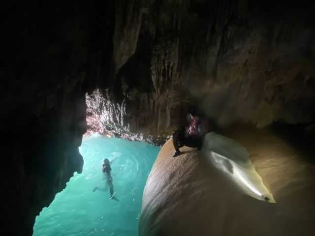 �p���v�L���̏ォ���э~��_�A�N�A�x�[�X