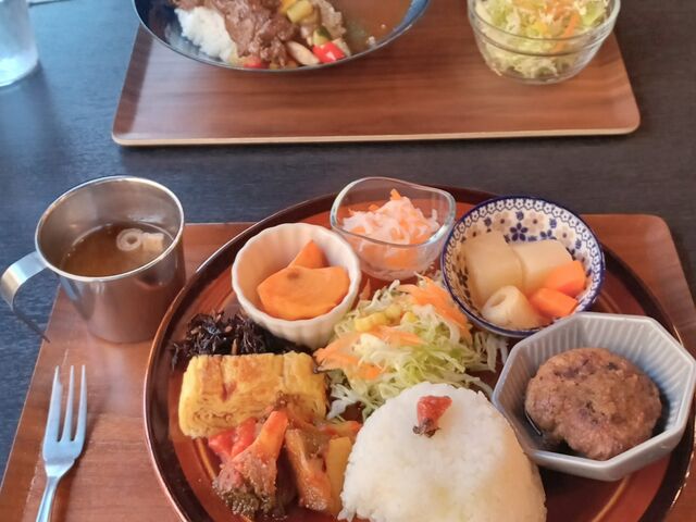 �E��ł��т�H�ׂ��Ⴂ�܂���_���̉w�ꖇ��monolith