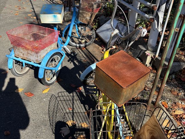 ������ʎ�i�̎O�֎��]�ԂƃT�h���J�o�[_�x�ɑ��ߍ]����