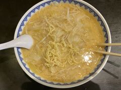 ͂񏈐H~T 炢̉wX̎ʐ^2