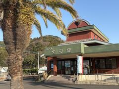 4�l�̂��[����񂳂�̗��̉w ������H�ʊقւ̓��e�ʐ^1