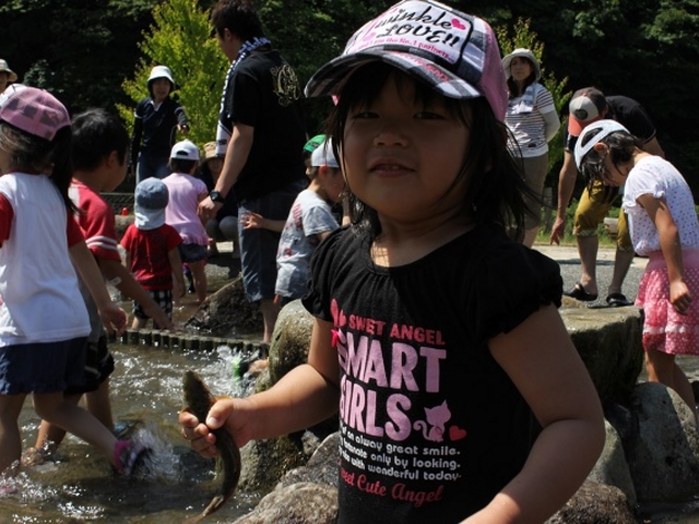 手づかみできて大満足☆_フィッシングセンター水辺の館