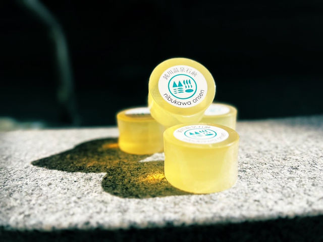 �y�ݐ쉷��Ό��z
���򂩂璊�o�����R���[�Q�������Ղ�z���̔����Ό��B�q��������ɃI�X�X���B_�ݐ삹���炬�𗬊�