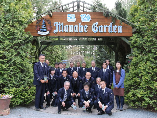 徹底した観光ガイド研修も行っております。(真鍋庭園にて)_大正交通