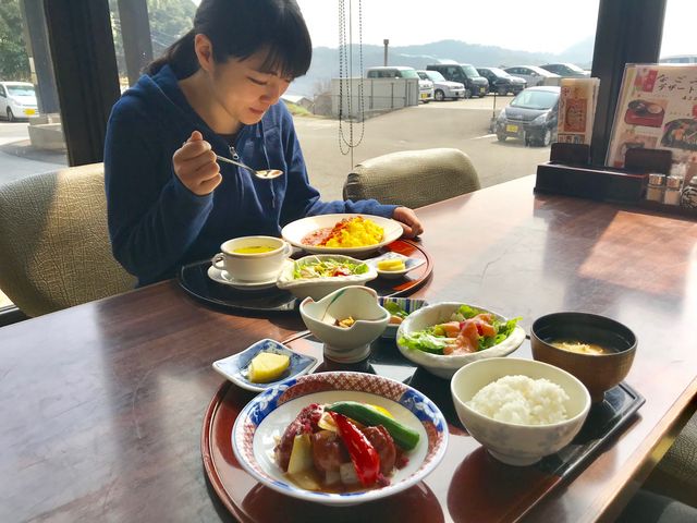 �����C�̑O�Ɂu���������܂���v_���[�g�C���O�����e�B�A���ɕ{