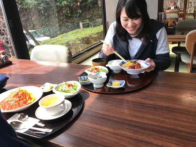 �����C���̃����`�͊i�ʁ��H�ׂ��������񉷐�ɓ��鎄�ł���_���[�g�C���O�����e�B�A���ɕ{