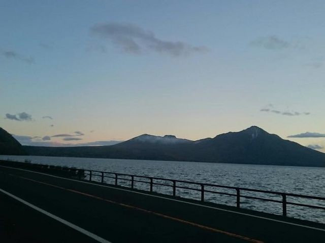 �x┌Δȉ�������̒M�O�R�ƕ��s���x�A�M�O�R�̃e�b�y���ɂ̓v�������悹���l�ȁH�X�q�̗l�ȁH�n��~���u(�M�O�h�[��)�̕ς�����`�̎R�ł��B_�k�C�����M�ό��l�͂ȃ^�N�V�[