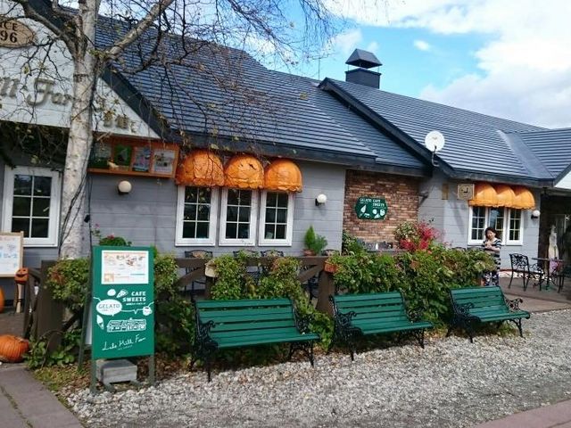 ����΂̃��C�N�q���E�t�@�[���̓W�F���[�g���L���A�l�C�̂��X�ł��B���A�\�t�g�N���[�������������ł���B_�k�C�����M�ό��l�͂ȃ^�N�V�[