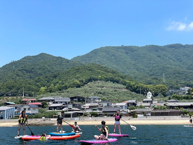 ���ɑ����ł����Ɠ��̉w�I���[�u������M���V�����Ԃ��C�̏ォ�璭�߂邱�Ƃ��ł��܂��B_SUP RESORT CLUB AO(���y���V�����I���[�u)