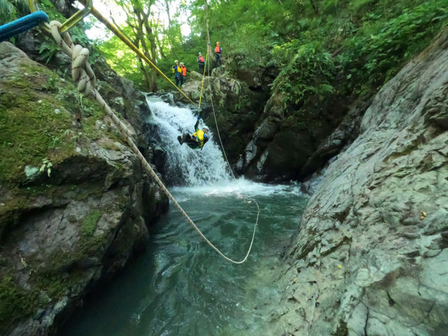 ZIP���C�� �n���n���h�L�h�L�I_�A�C�A���@�A�E�g�h�A�@�A�h�x���`���[�Y<Iron Outdoor Adventures>