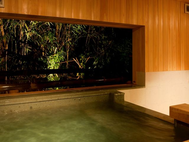 ����ݐؕ��C�w�a�y�x�B�z���̂悤�ȑ��̌������ɂ͎l�G�܁X�̐F�ʂ��L����܂��B_�g�c���R���t