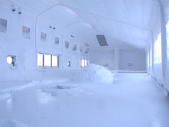 まるで雪景色の様な製塩室_ぬちまーす観光製塩ファクトリー