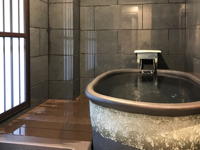 �L�n����`����E����4�̑ݐؕ��C�`�����̏h�@�N�M