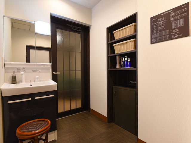 �L�n����`����E����4�̑ݐؕ��C�`�����̏h�@�N�M