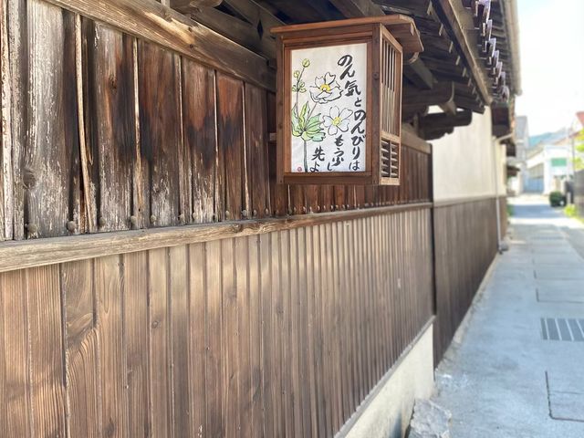 �����𑠒ʂ���A�Ԃ��U���I_�J�[�v�ό��i�L���̃J�[�v�^�N�V�[�j