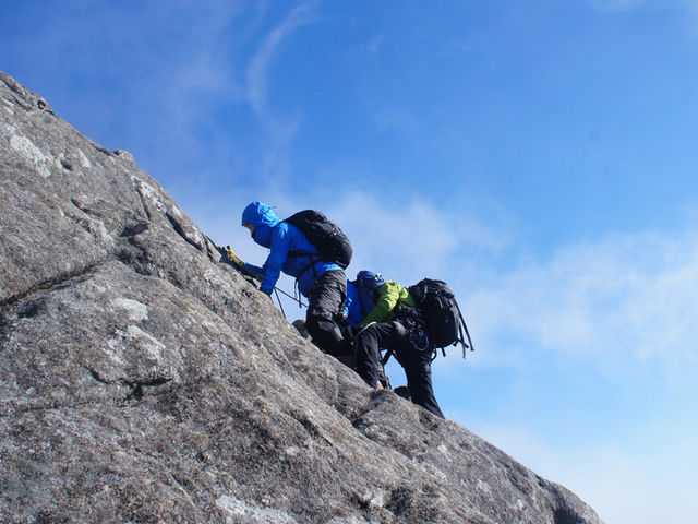 ����i�݂܂��B_�O�b�h���o�[�@�ʉ̓x�[�X