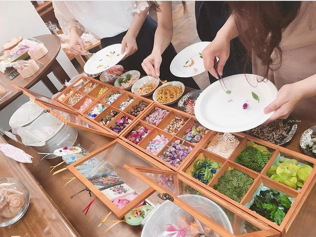 ���b�N�X�̐F�Ƃ̃o�����X���l���Ȃ���ԍނ�I�т܂��傤_�A���}�G�ݓX�@�R���E�}���\��