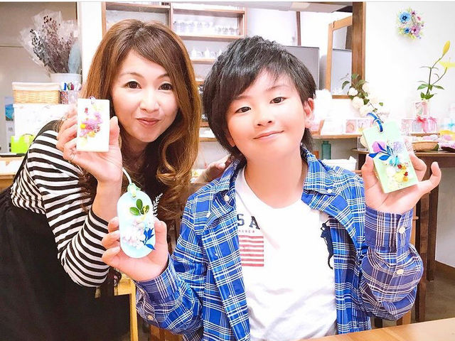 mom & grandma �֕�̓��M�t�g�Ƃ��Ď��肳��܂��� ^ v ^_�A���}�G�ݓX�@�R���E�}���\��