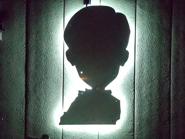 ��ɂ́wHIRO�H�[�̊Ŕx��LED�̓_�łŕ����яオ��܂��B_HIRO�H�[