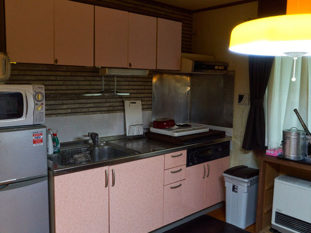 �R�����A�①�ɁA�d�q�����W�A�d�C�P�g����ݒu���Ă��܂�_�A�E�g�h�A�ݐؕʑ��k�y���U