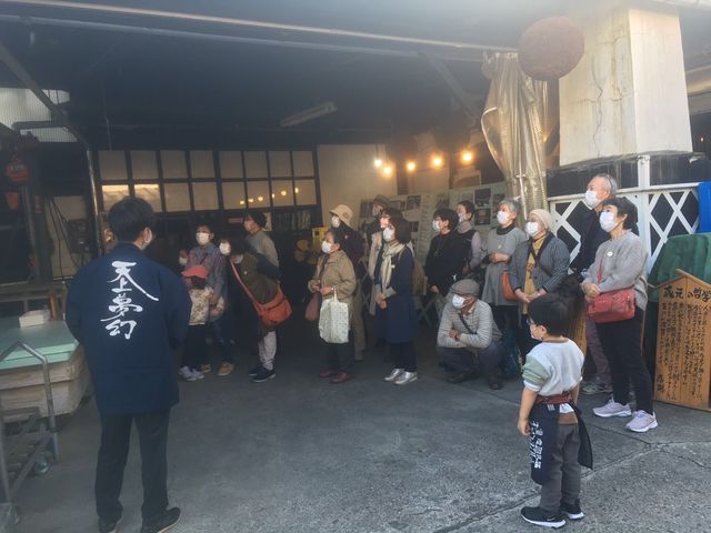 �y�𑠌��w�̗l�q�z�Q���҂̕��͎𑢂�̍H��������Ƌ��Ɍ��w_���E�𑢓X