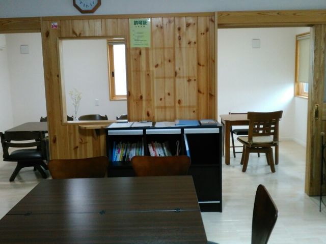 �y���b�g�X�g�[�u�Ƌx�e���ł��B���߂Ă̂��q�l�ɂ͂�����̃e�[�u����30�����̓����̐����������Ē����܂��B_�e�������^�P�_