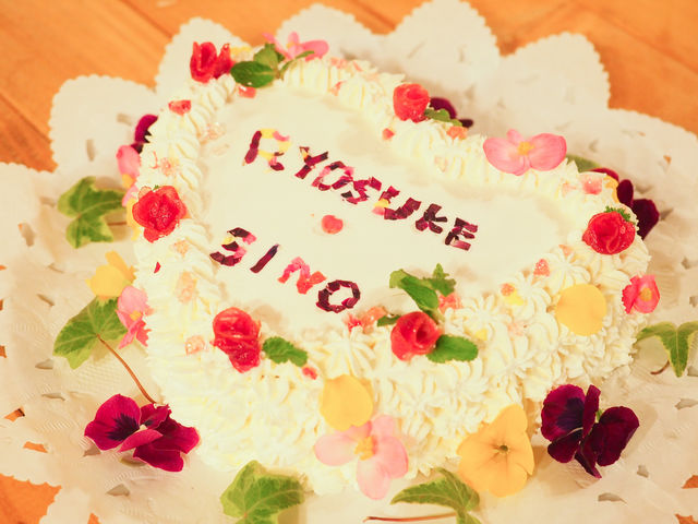 �L�O���ɂ̓n�[�g�̃P�[�L�͂������H_�u�̏�̃I�[�x���W�� �n�[�g���c���[