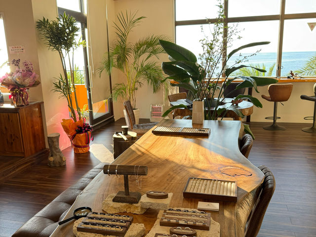 �w�ցA�l�b�N���X�A�o���O���A�Ȃǐ���\�ł���_RAVINA OKINAWA