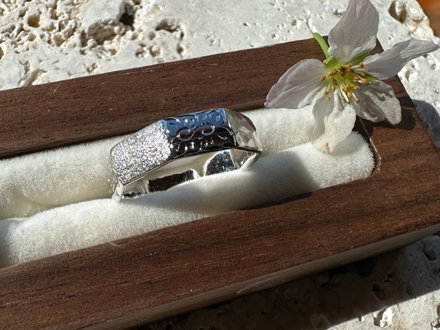 �n�[�t�I�[�_�[�����O�A�V�[�T�[�≫�꓂���͗l���������w�ւł���_RAVINA OKINAWA