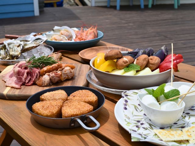 ĂɂXALbgȂǁAƑFlŊy߂BBQj[B_zeEGt@