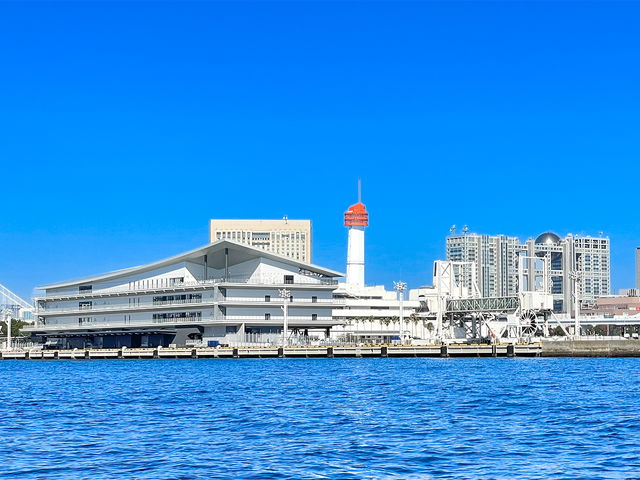 �{�[�g���猩�グ�铌���p�̋ߑ�I�Ȍ����Q�ɑ勻���I���ʂɉf�邫��߂��i�F�́A�܂�Ŗ����s�s�̂悤�B���̊����Ɗ�т́A�C��Ȃ�ł͂̓����ł��I_JMRA�{�[�g�h���C�r���O �y�H�c������`�l���{�z