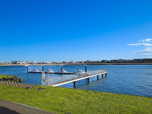 ������̐Î�ƊG�ɂȂ�V��
�Â��ɗ���鑽����ƍL�X�Ƃ����L��B���̌������Ɍ�����V���́A�܂�ŊG��̂悤�ɔ������A�S������镗�i�ł����B_JMRA�{�[�g�h���C�r���O �y�H�c������`�l���{�z