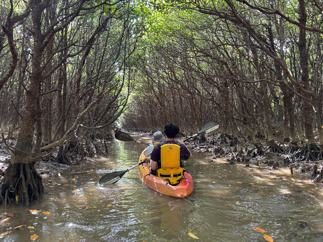 ���[�����H��i��ł�����
�W�����O���̂悤�ȋ�Ԃ�
���̏ꏊ�͂��̓��̒��̍����ɂ����
�s��������������܂��B_���΂�`����