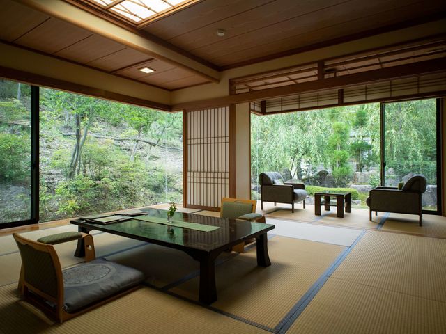 RɈ͂܂ꂽa̋_R_򓒔T