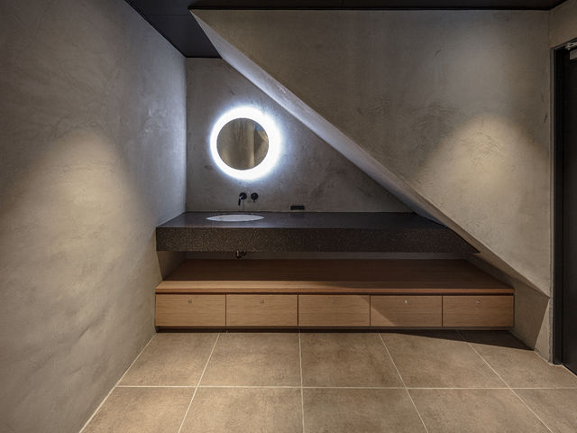 ����G���A�̃p�E�_�[���[���B�S�كV�b�N�ȐF�����œ��ꂵ�Ă��܂��B_���̉�