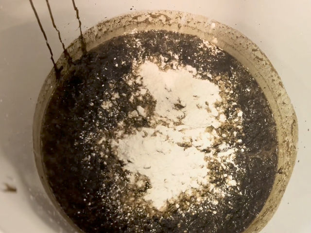 �V�R�D�`���y���ẮA���pH�Ƃ̐킢�ł��B���̔������͋��A���J�����̊��ōł������ɓ����܂��B���������y���i�ނɂ�Ď_����������pH�����X�ɉ������Ă��܂��܂�_���ʃN���t�g�J�t�F