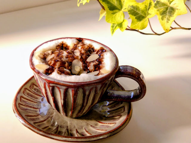 ���X�Ƀ~���N�̊Â݂������荇���A���b�`�ȃJ�t�F���e�̂悤�Ȗ��킢�ɁB
���J �}�L�A�[�g�c \480_���ʃN���t�g�J�t�F