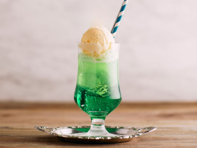 �ЂƂ������߂΁A���̍��Ƀ^�C���X���b�v�B�i���X�̕�΁A���ߐF�̃N���[���\�[�_�B_���ʃN���t�g�J�t�F