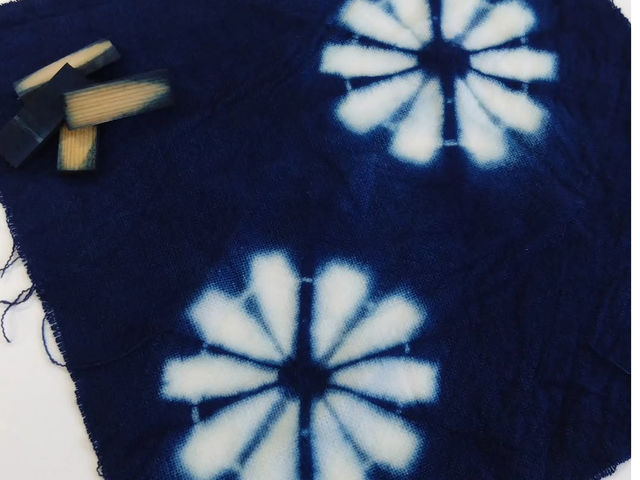 �e�ԍi��
���S������ˏ�ɉԂт炪�L����A�􉽊w�I�Ŕ������e�̉Ԃ̖�l�ł��B_���ʃN���t�g�J�t�F