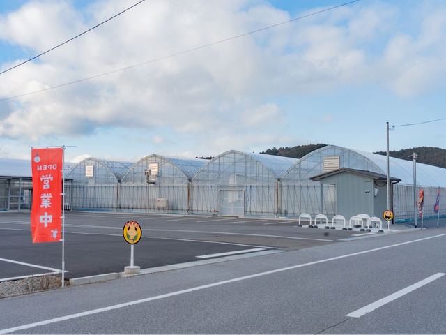 �A�X�t�@���g�ܑ��̒��ԏ�16�䊮��
��^�o�X�����ԉ\�ł�_STRAW VILLAGE(�X�g�����B���b�W)