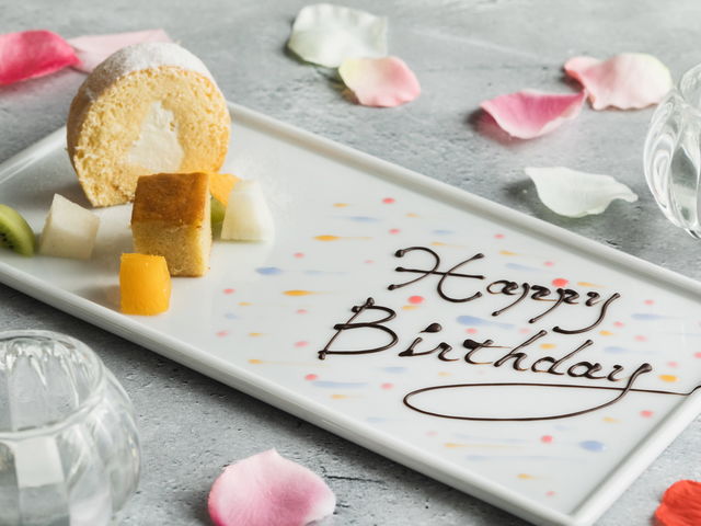 �A�j�o�[�T���[�v���[�g�̃T�[�r�X�i���O�\�񐧁j_�����q�z�e��