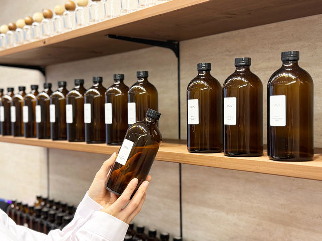 ���E�ɂЂƂA���ʂȃt���O�����X��������y���݂��������܂��B_�ӂꂮ��񂷍H�[�u���v�󑐓X